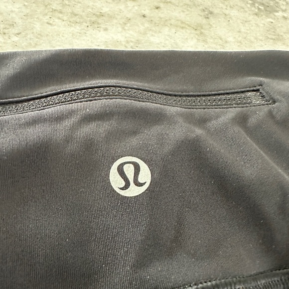 Lululemon leggings - 8 - Picture 3 of 5